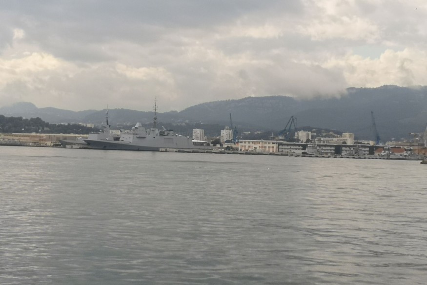Le Charles de Gaulle de retour à Toulon